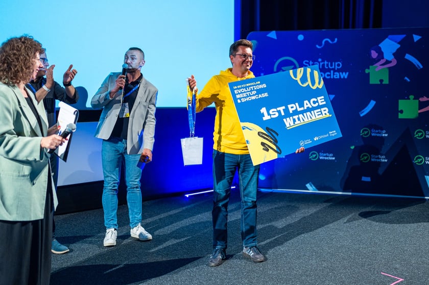 Uczestnicy konkursu startupowego Evolutions: Meetup & Showcase.